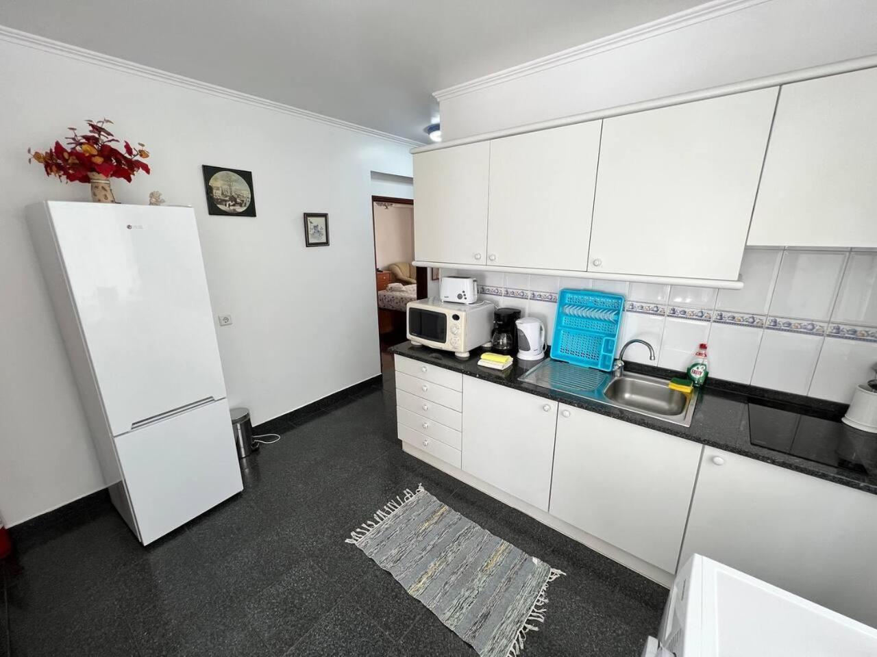 Comfortable 2-Bedroom Apartment For Relaxing Stays Funchal  Exteriér fotografie